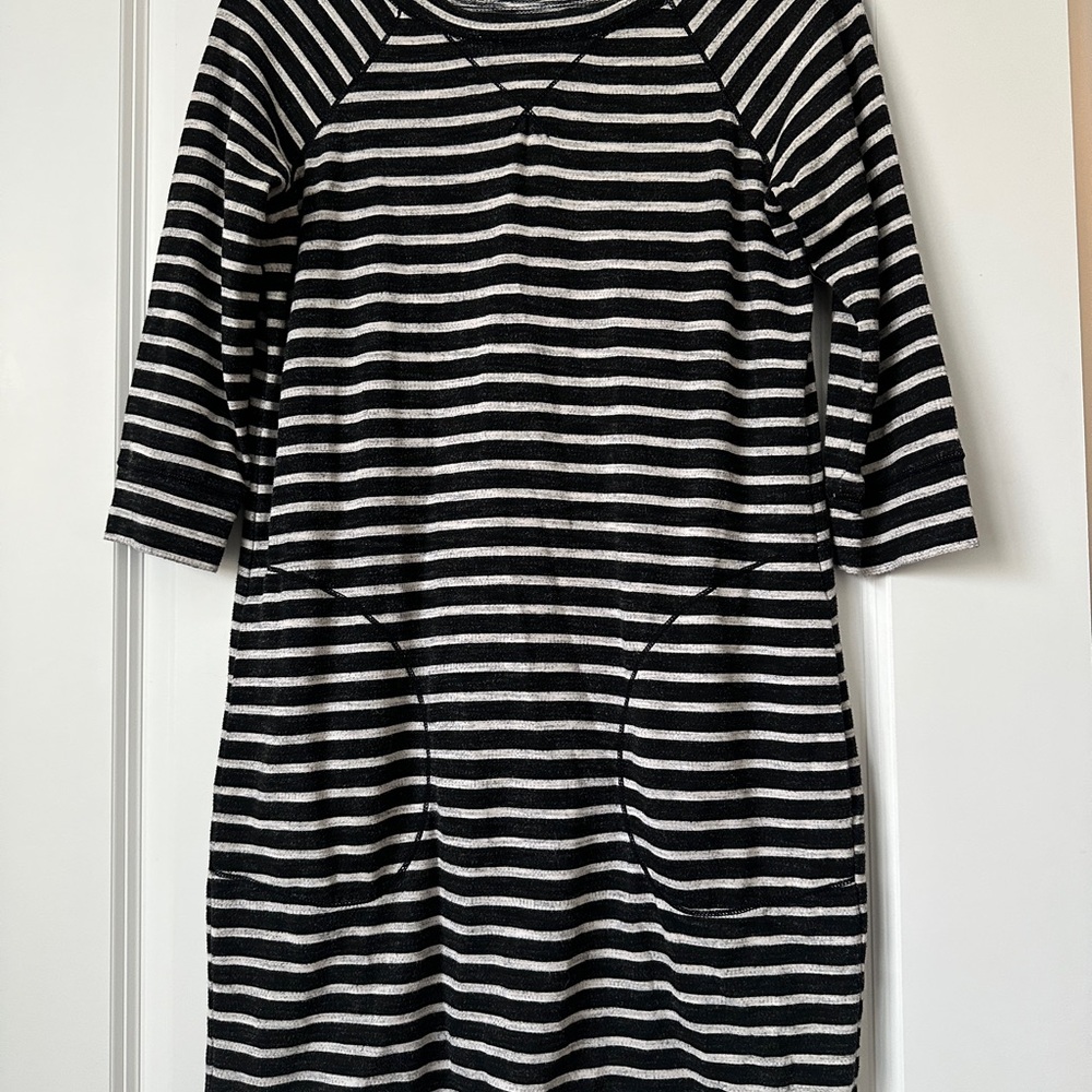 Max Studio Monochrome Striped sweater dress with pockets woman’s size small